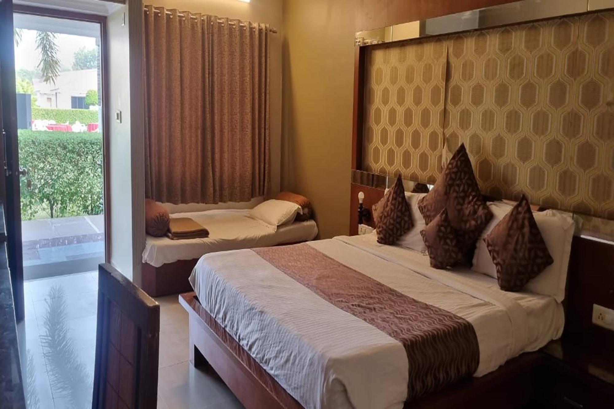 Rupis Resort Near Udaipur Airport Dabok Exterior foto