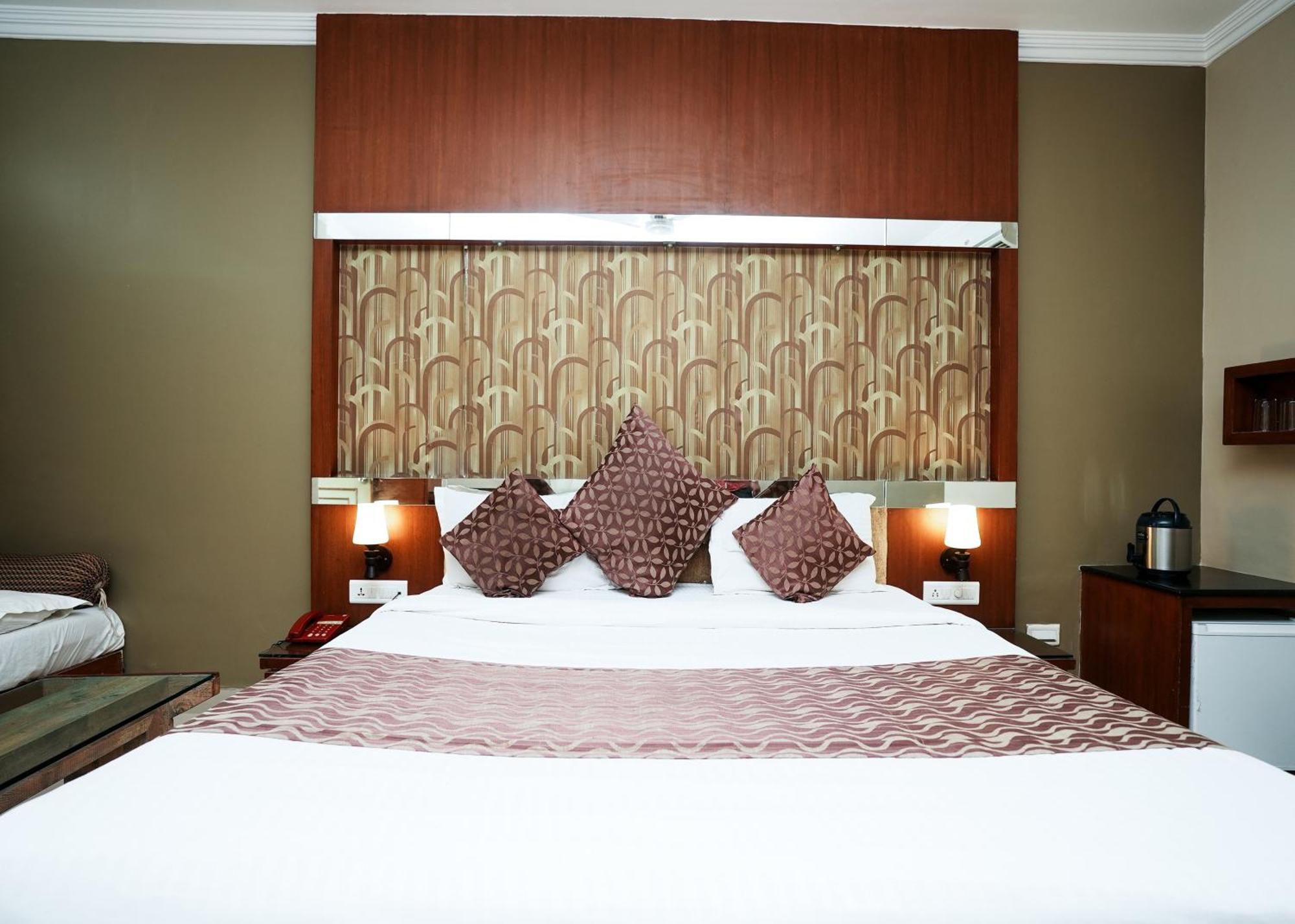 Rupis Resort Near Udaipur Airport Dabok Exterior foto