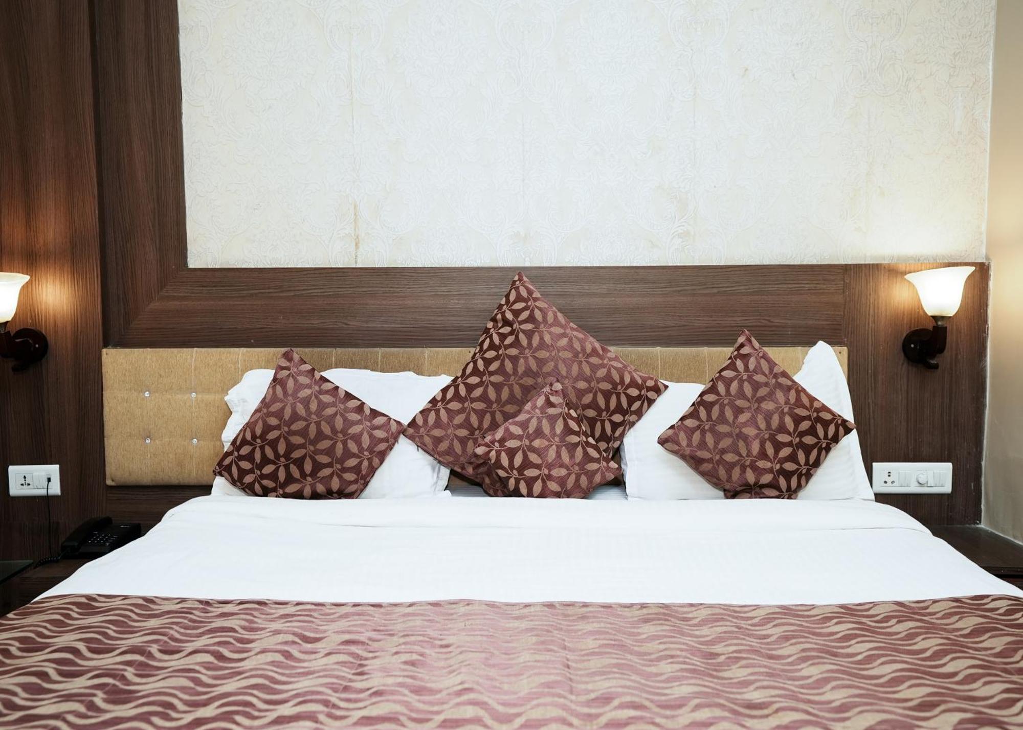Rupis Resort Near Udaipur Airport Dabok Exterior foto