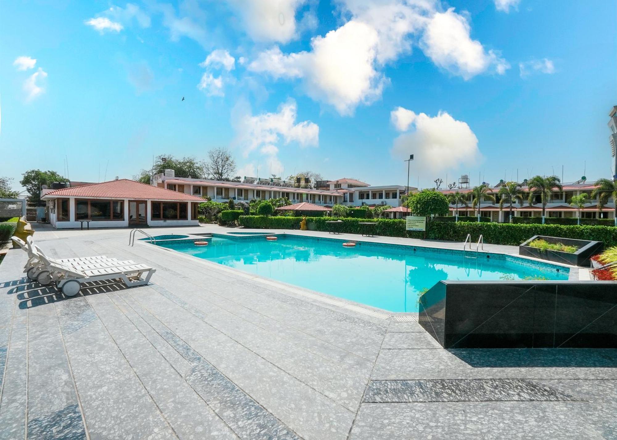 Rupis Resort Near Udaipur Airport Dabok Exterior foto