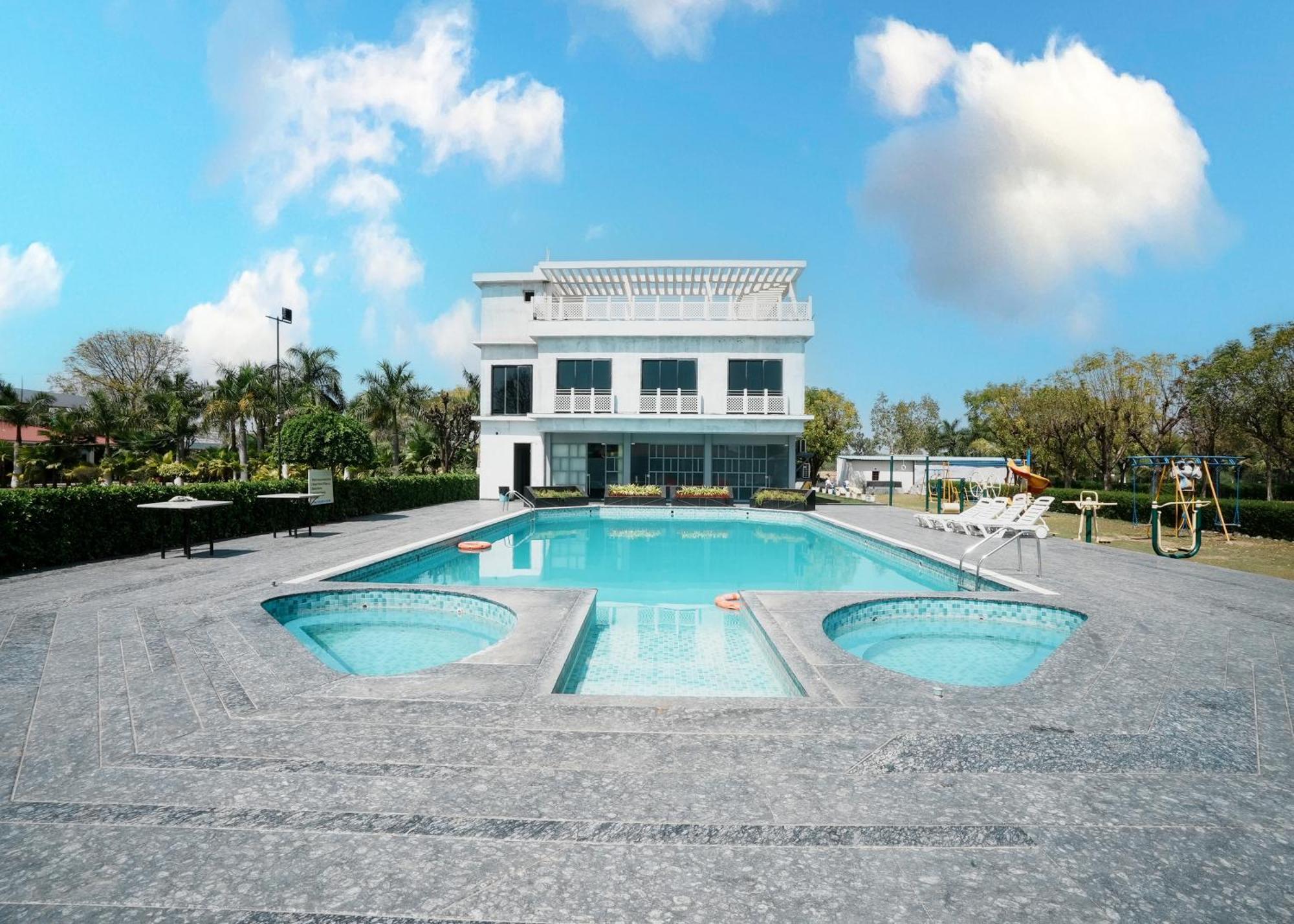 Rupis Resort Near Udaipur Airport Dabok Exterior foto