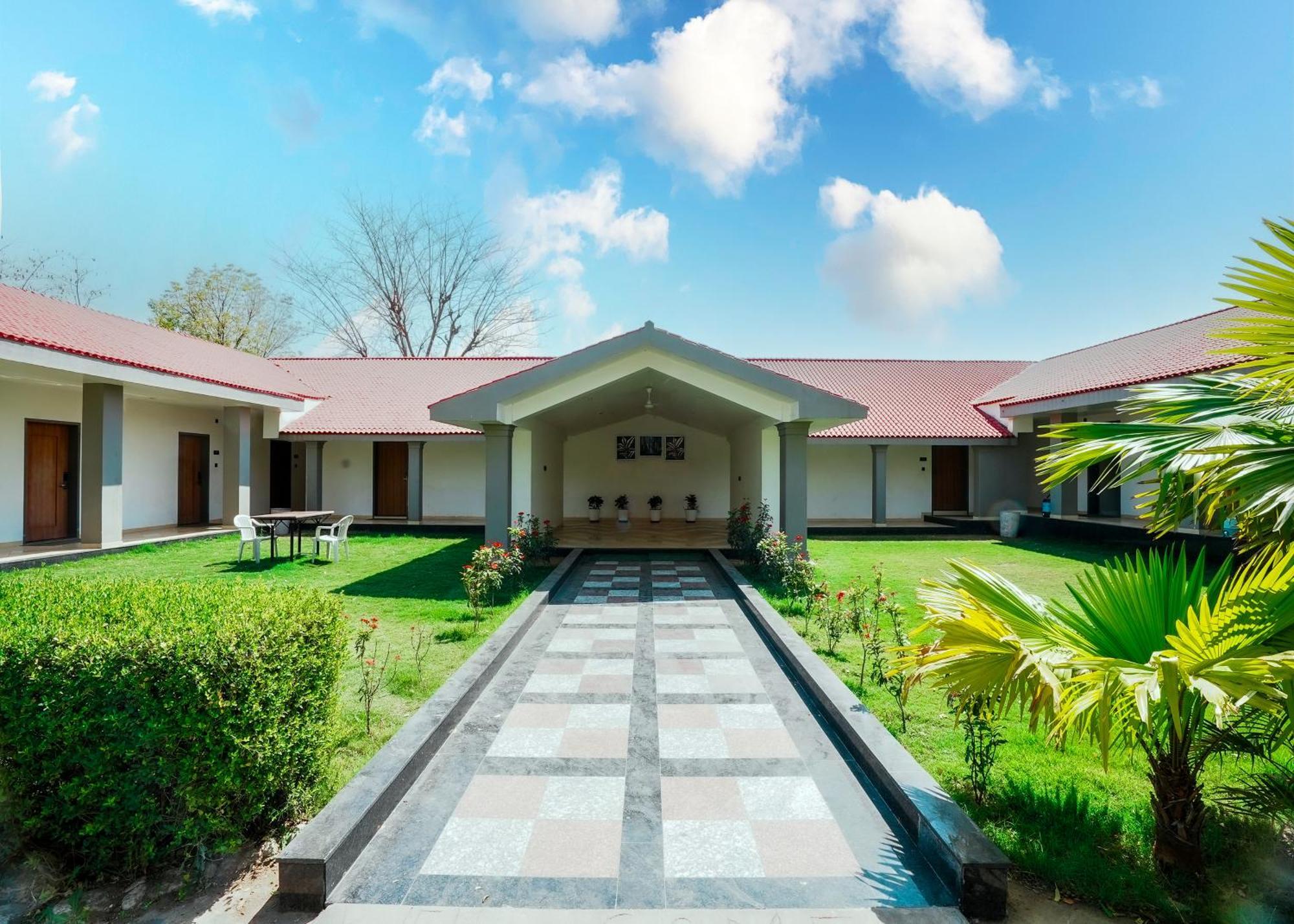 Rupis Resort Near Udaipur Airport Dabok Exterior foto