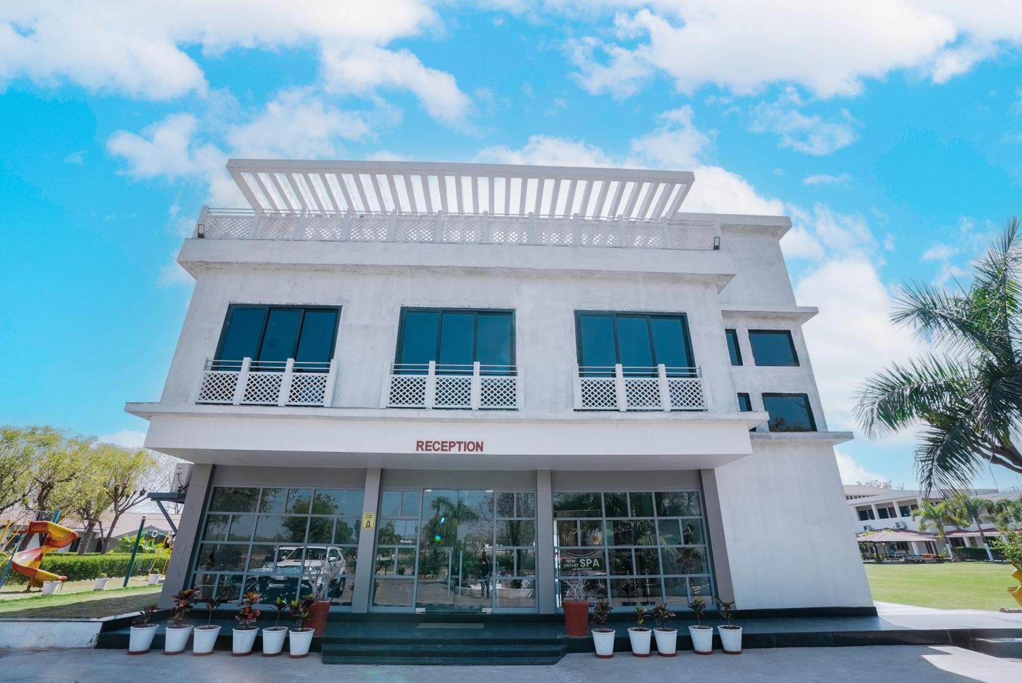 Rupis Resort Near Udaipur Airport Dabok Exterior foto