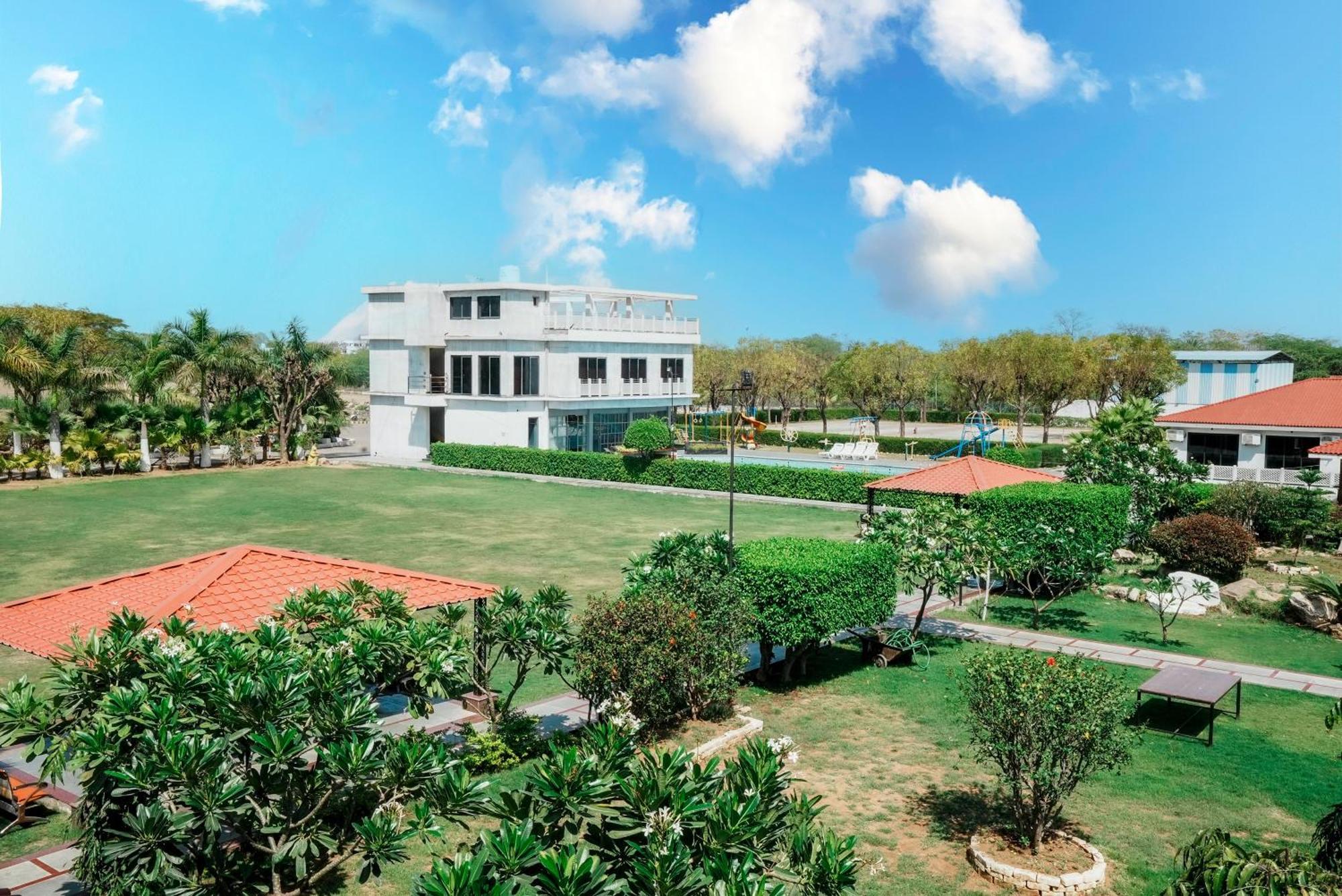 Rupis Resort Near Udaipur Airport Dabok Exterior foto
